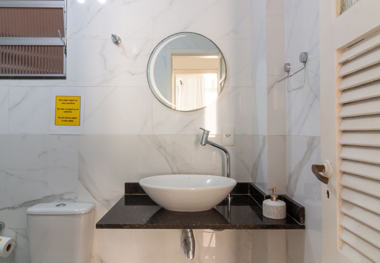 Apartment in Rio de Janeiro - Apartamento em Copacabana a 4 minutos da praia | SF704 