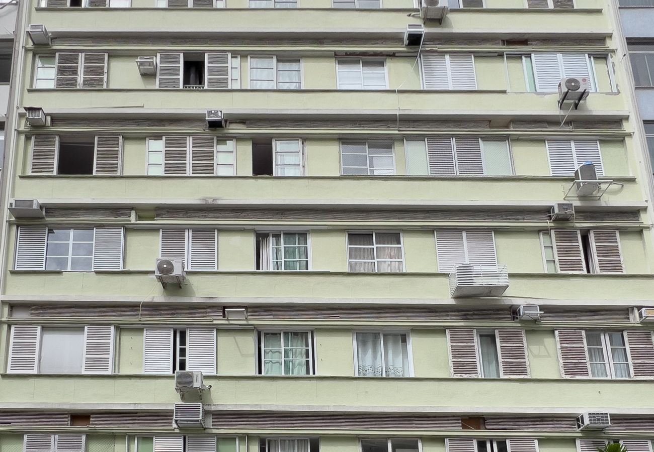 Apartment in Rio de Janeiro - 6 minutos da praia de Ipanema e próximo do metrô | J801