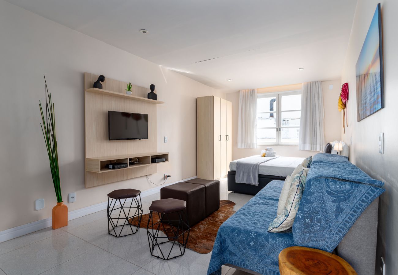 Apartment in Rio de Janeiro - 6 minutos da praia de Ipanema e próximo do metrô | J801