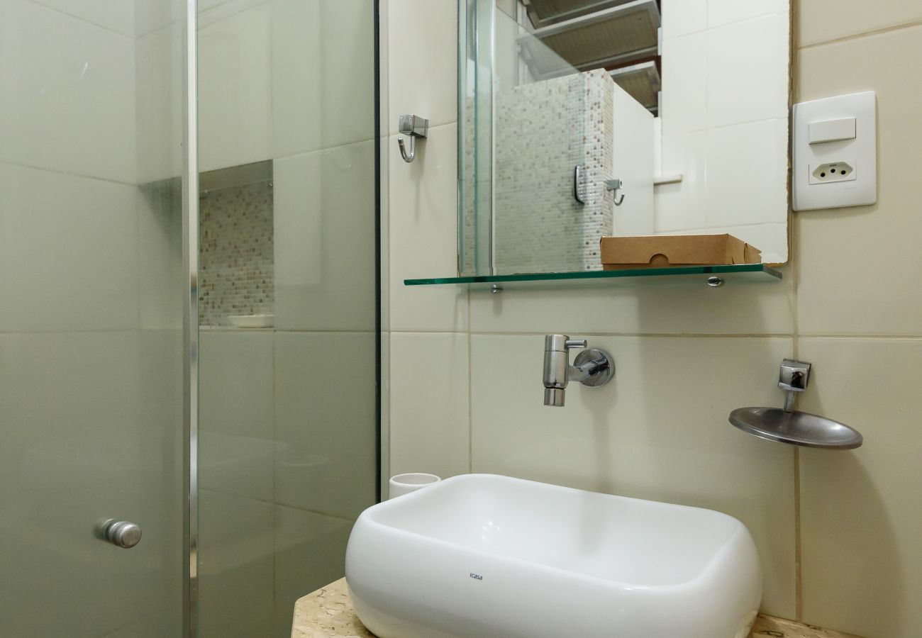 Apartment in Rio de Janeiro - Sossego em Copa | Vista arborizada | BR1009