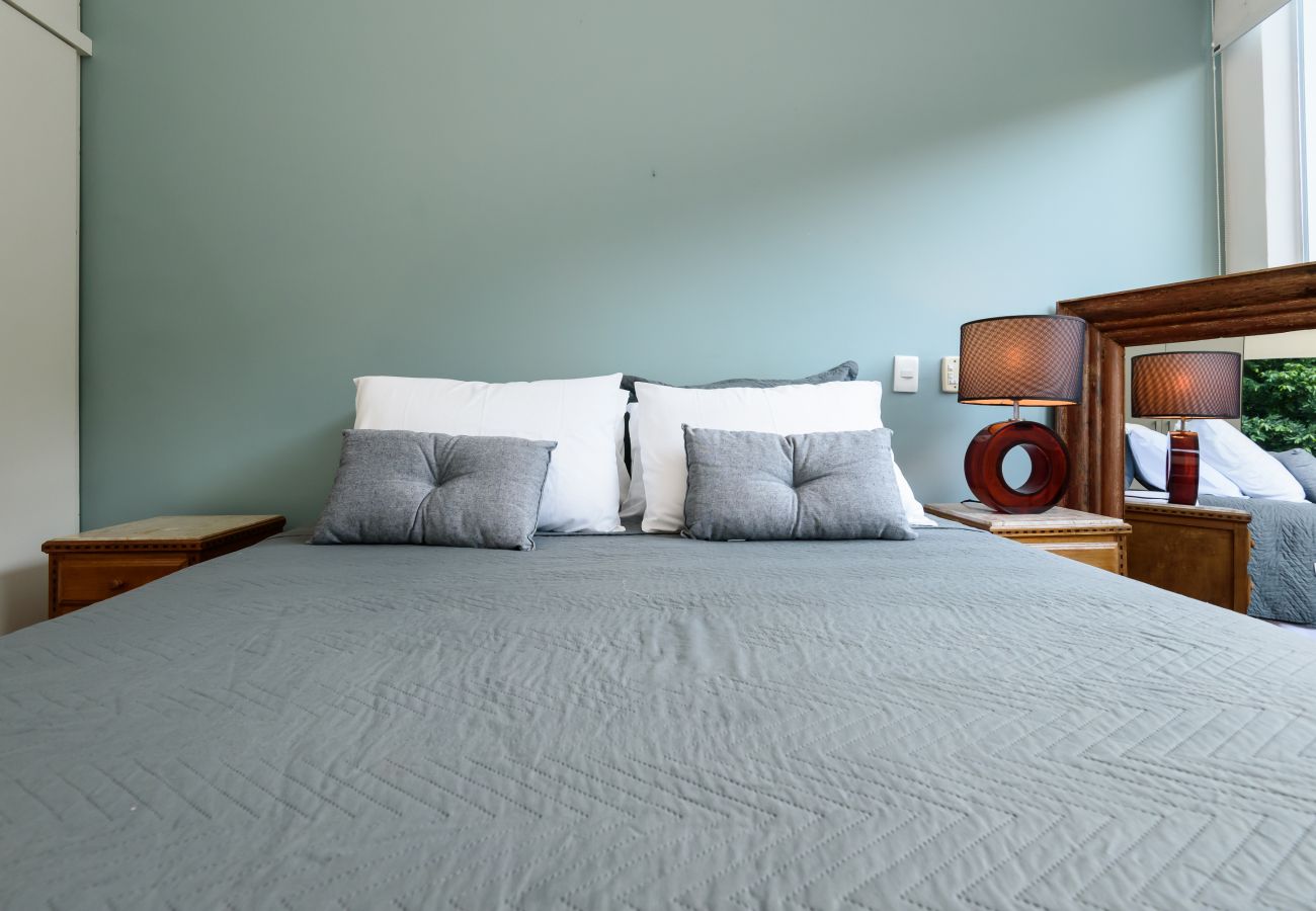 Apartment in Rio de Janeiro - Sossego em Copa | Vista arborizada | BR1009