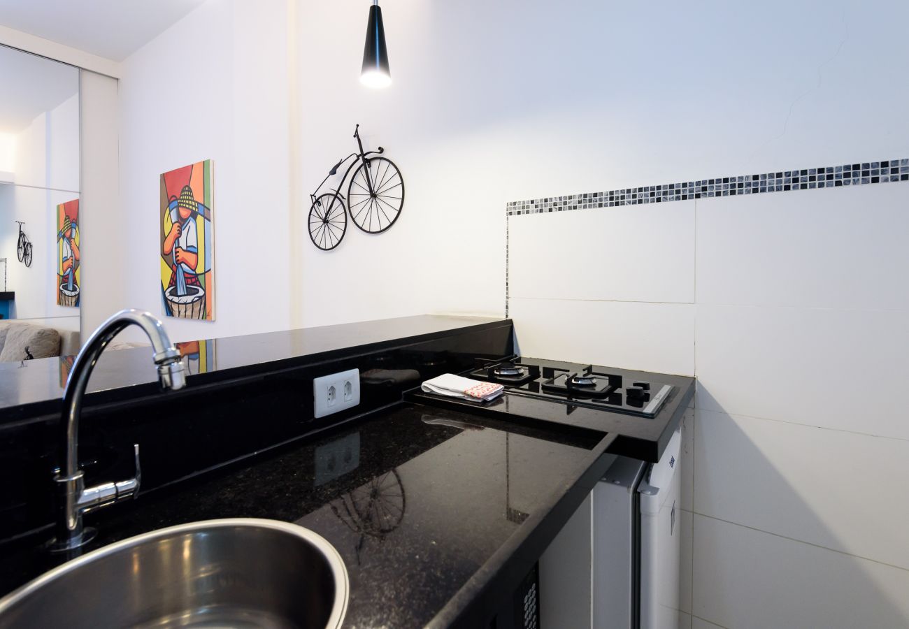 Apartment in Rio de Janeiro - 450 metros da praia do Leme | PI903