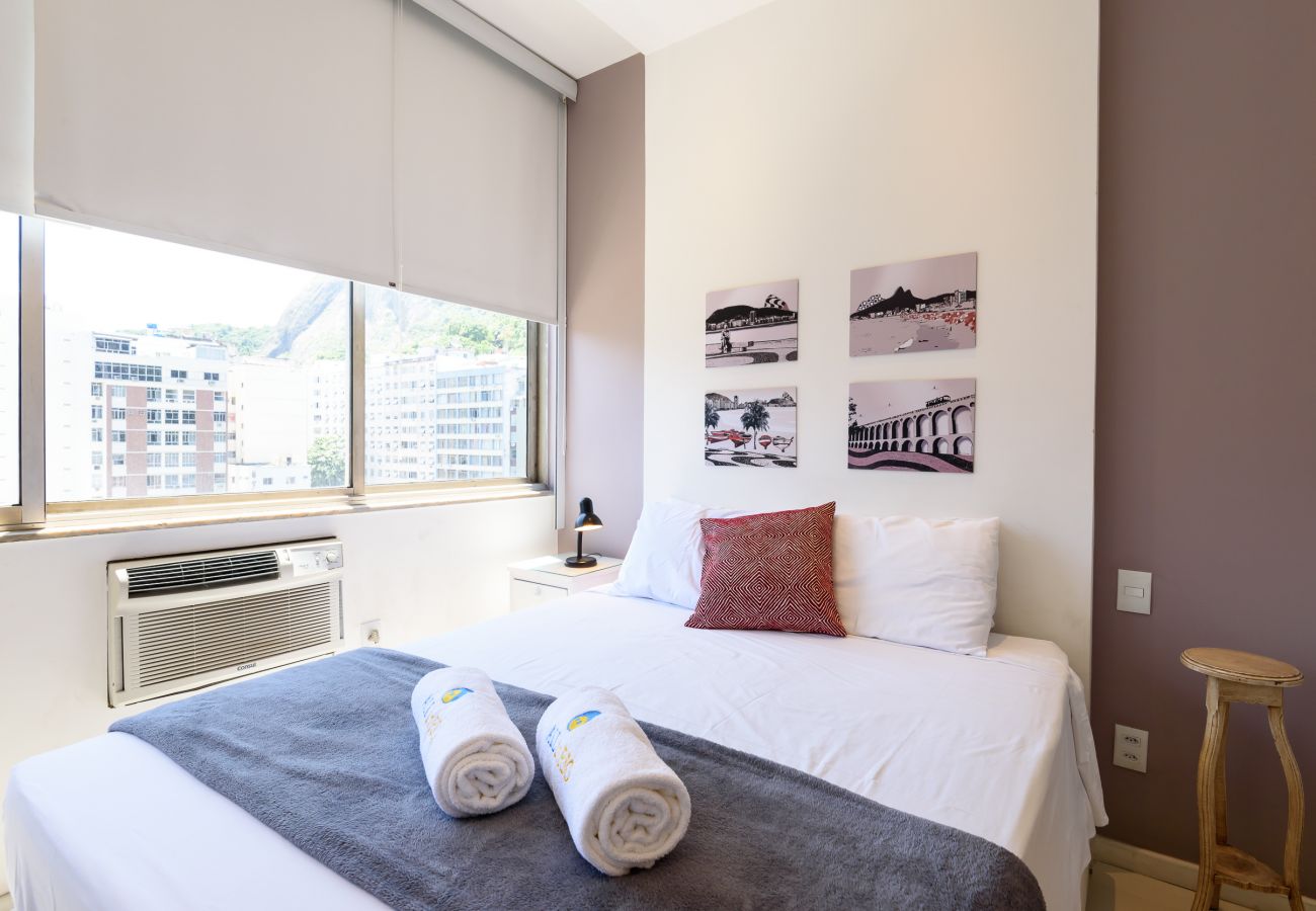 Apartment in Rio de Janeiro - 450 metros da praia do Leme | PI903