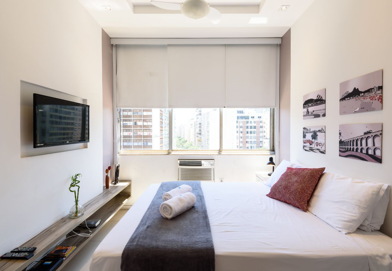 Apartment in Rio de Janeiro - 450 metros da praia do Leme | PI903
