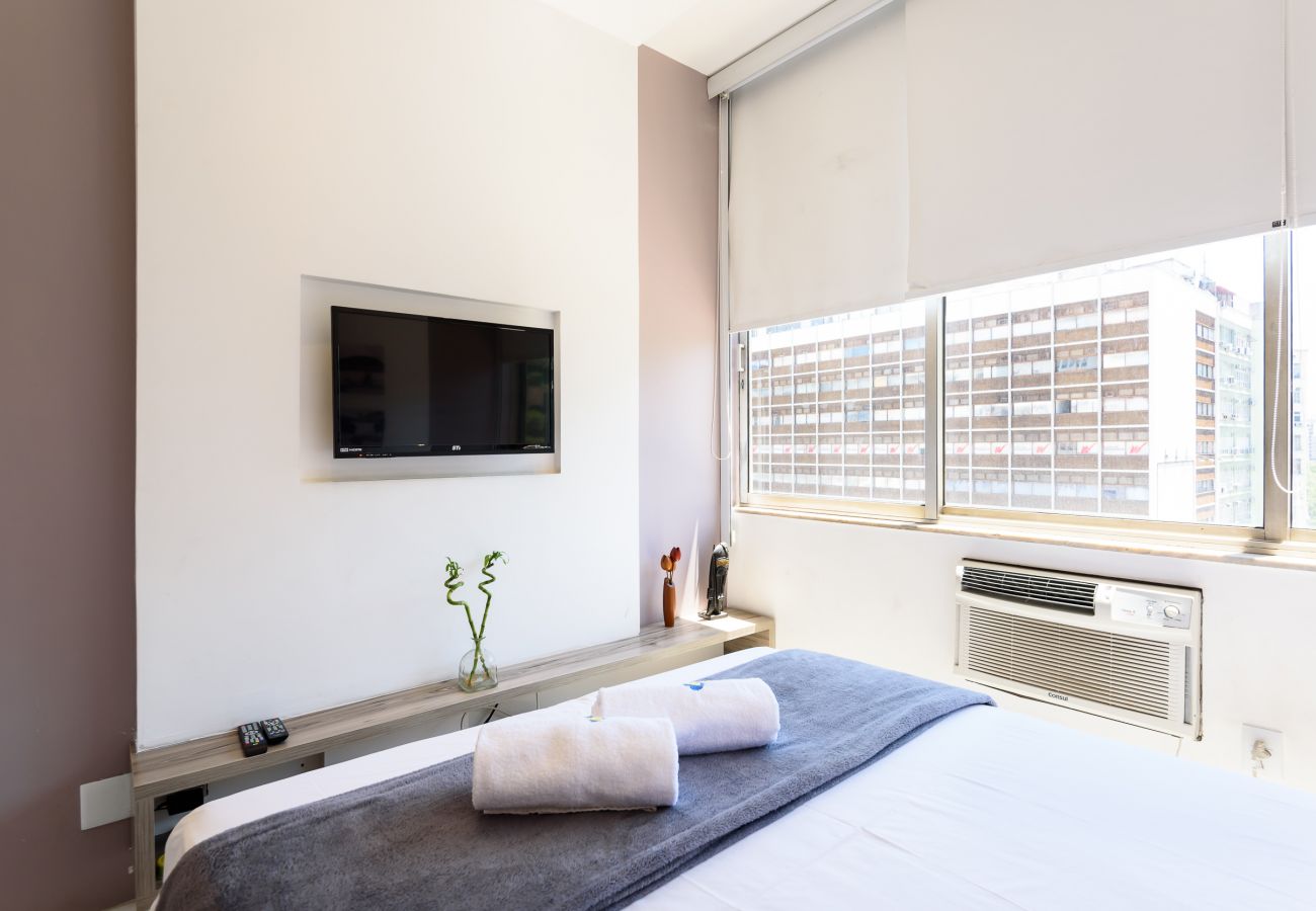 Apartment in Rio de Janeiro - 450 metros da praia do Leme | PI903