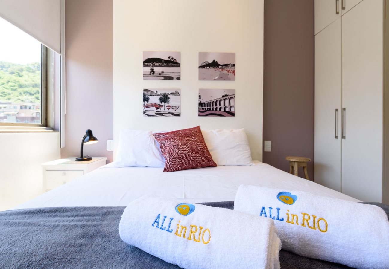 Apartment in Rio de Janeiro - 450 metros da praia do Leme | PI903