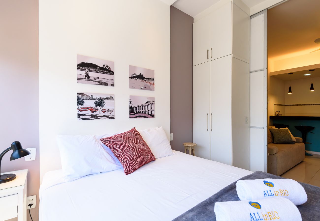 Apartment in Rio de Janeiro - 450 metros da praia do Leme | PI903