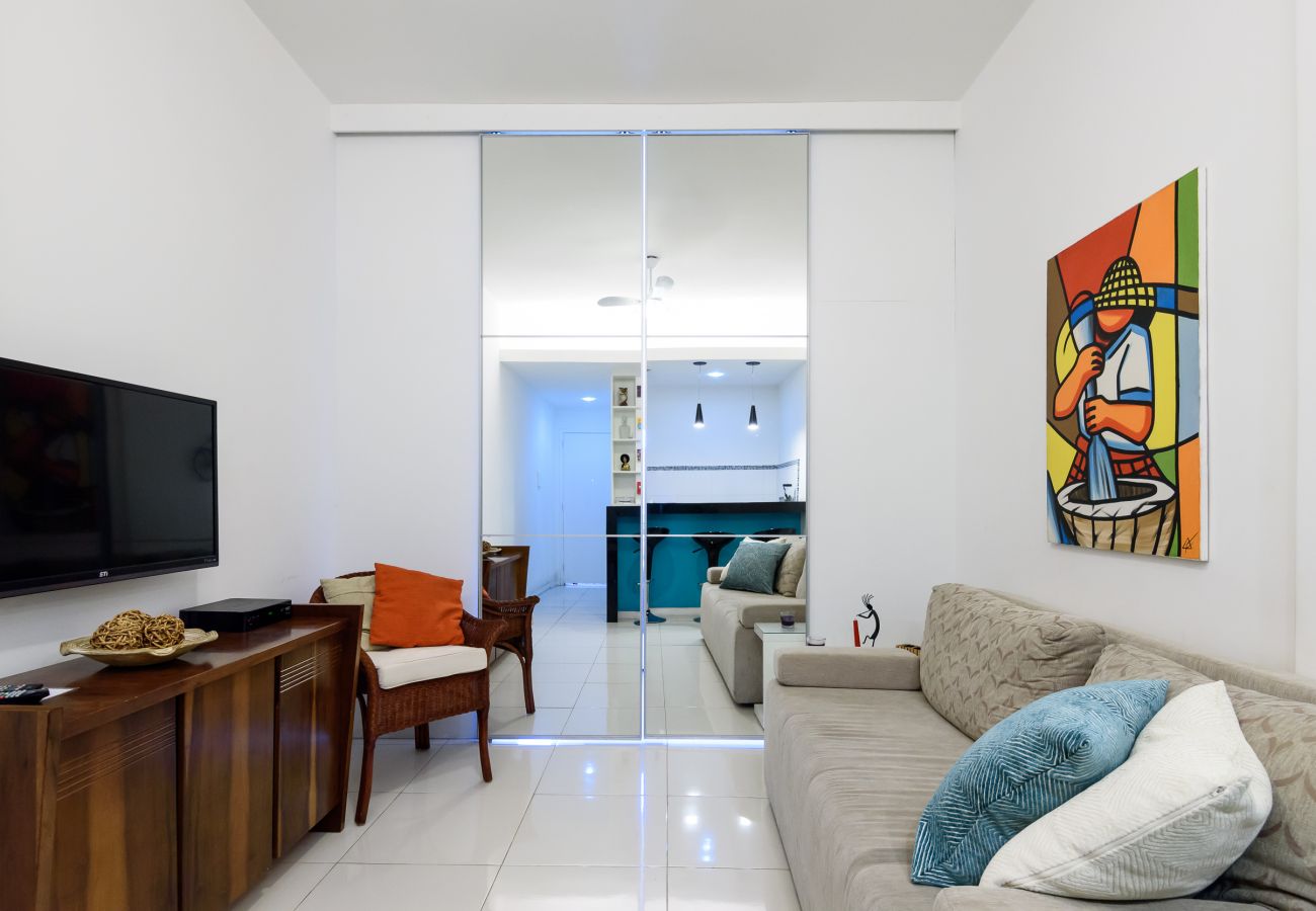 Apartment in Rio de Janeiro - 450 metros da praia do Leme | PI903