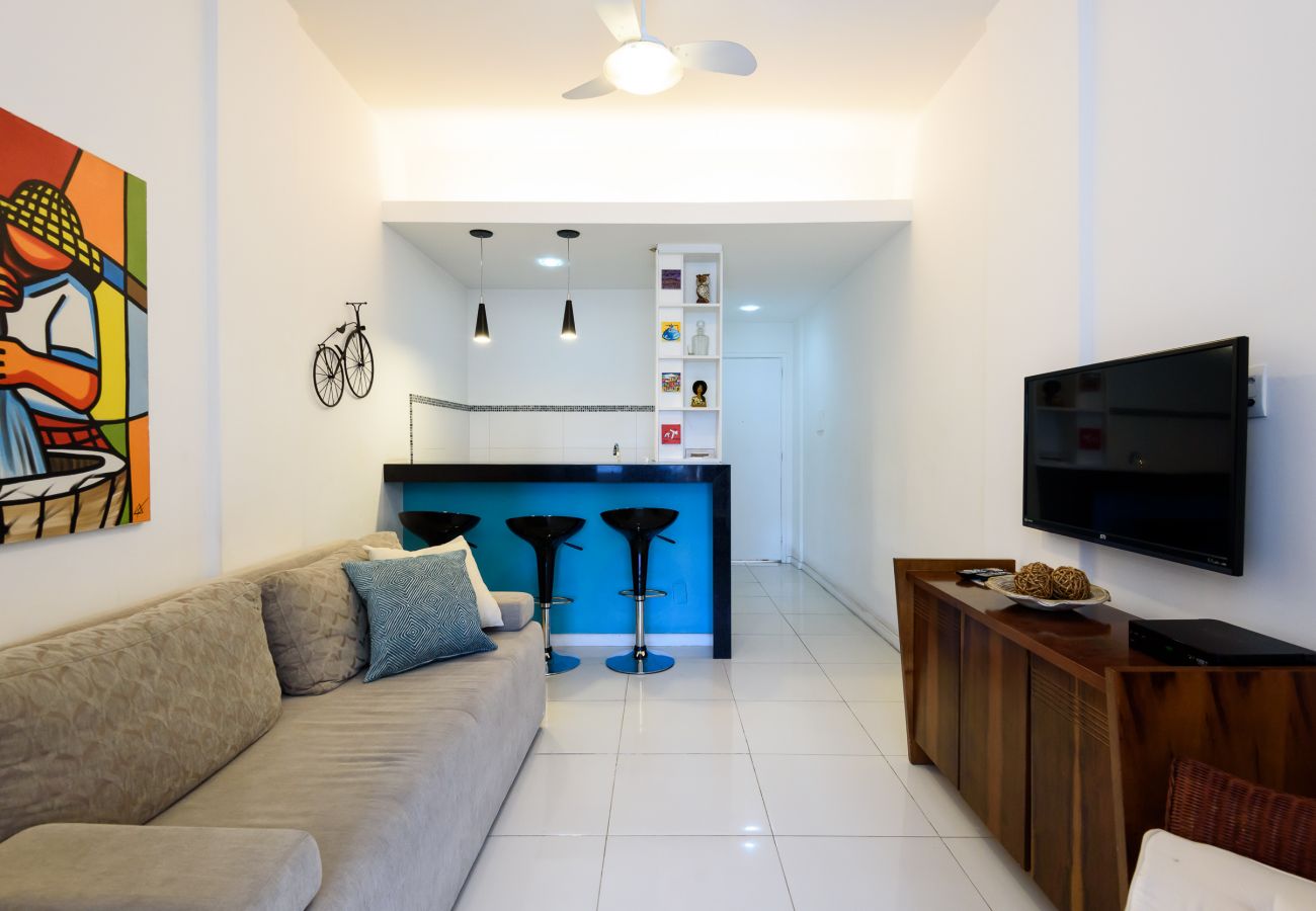 Apartment in Rio de Janeiro - 450 metros da praia do Leme | PI903