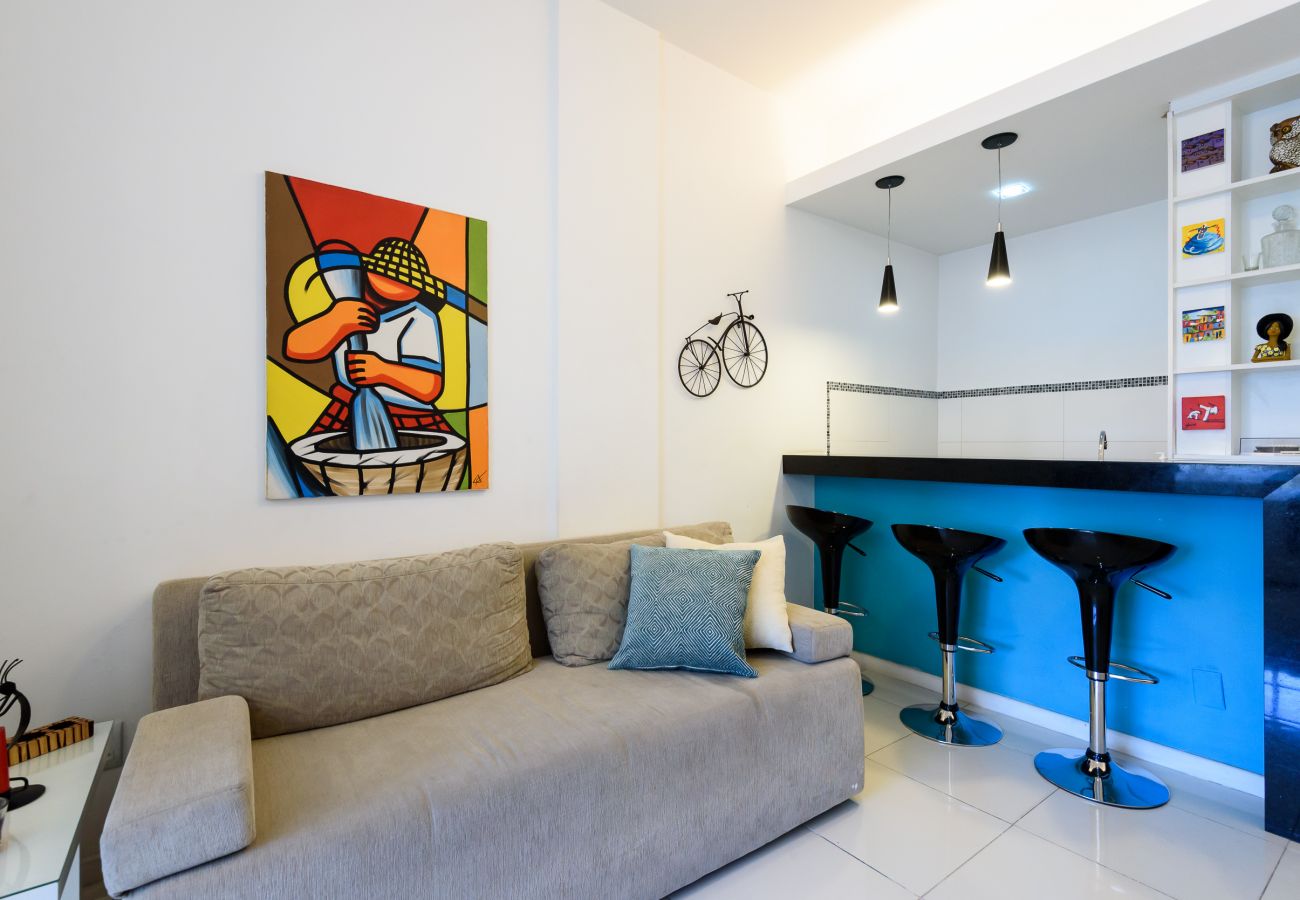 Apartment in Rio de Janeiro - 450 metros da praia do Leme | PI903