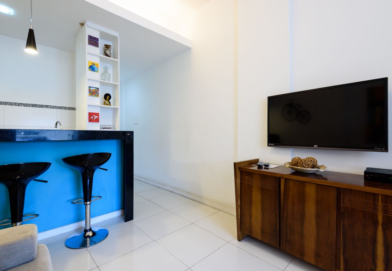 Apartment in Rio de Janeiro - 450 metros da praia do Leme | PI903