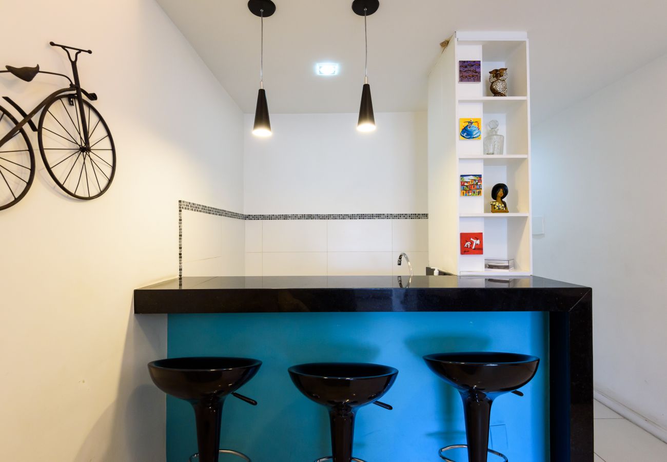 Apartment in Rio de Janeiro - 450 metros da praia do Leme | PI903