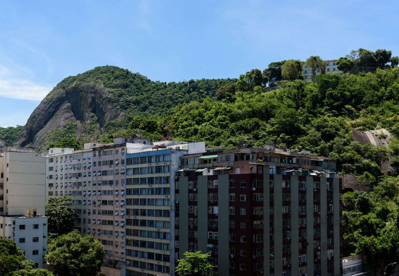 Apartment in Rio de Janeiro - 450 metros da praia do Leme | PI903