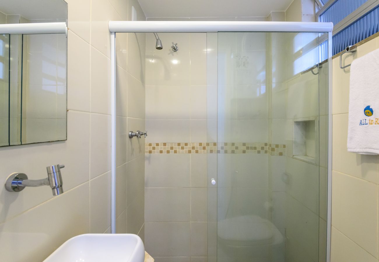 Apartment in Rio de Janeiro - 450 metros da praia do Leme | PI903