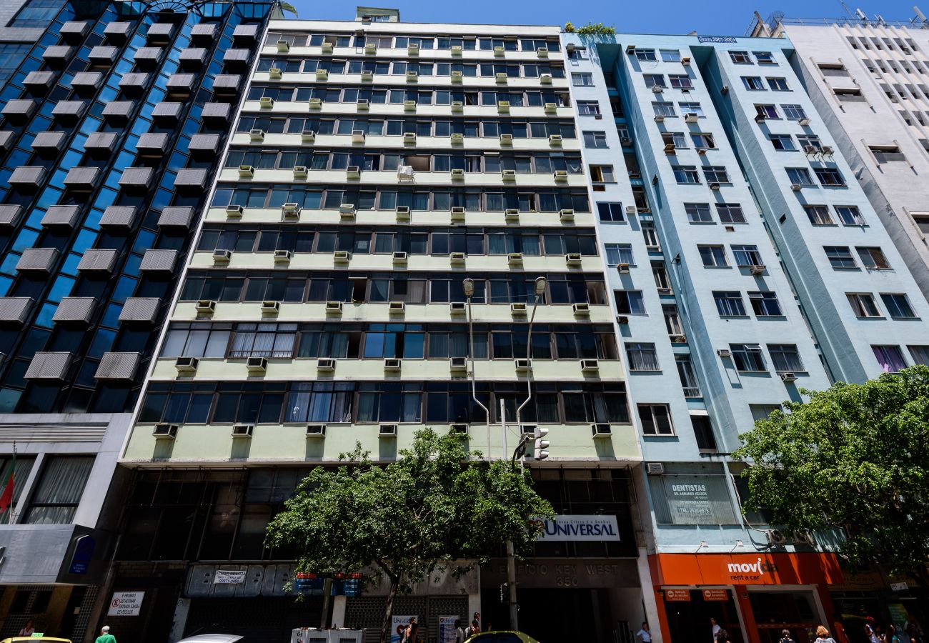 Apartment in Rio de Janeiro - 450 metros da praia do Leme | PI903