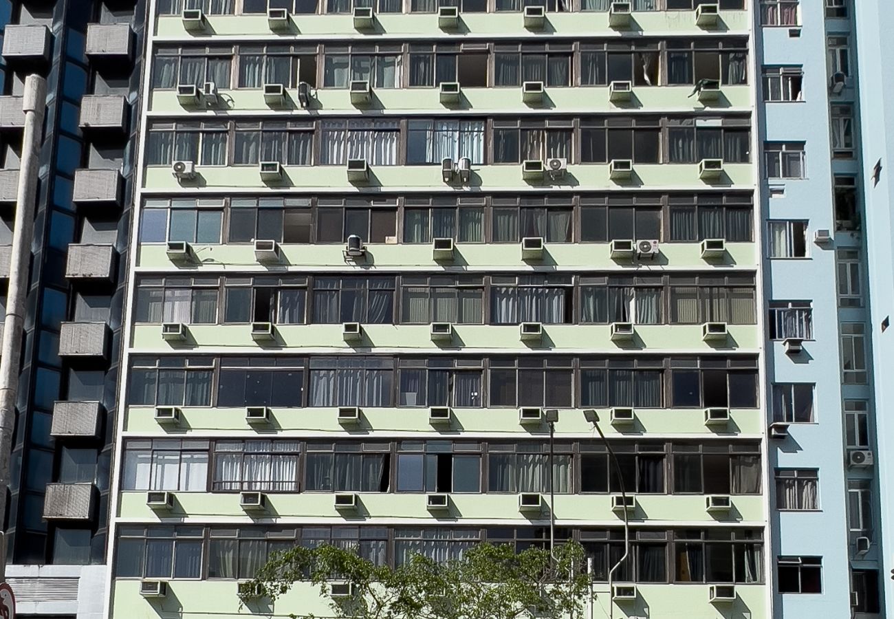 Apartment in Rio de Janeiro - 450 metros da praia do Leme | PI401