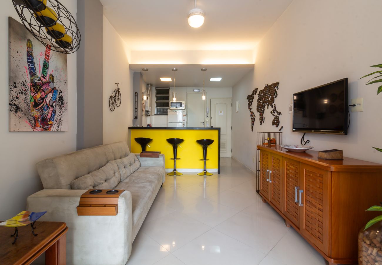 Apartment in Rio de Janeiro - 450 metros da praia do Leme | PI401