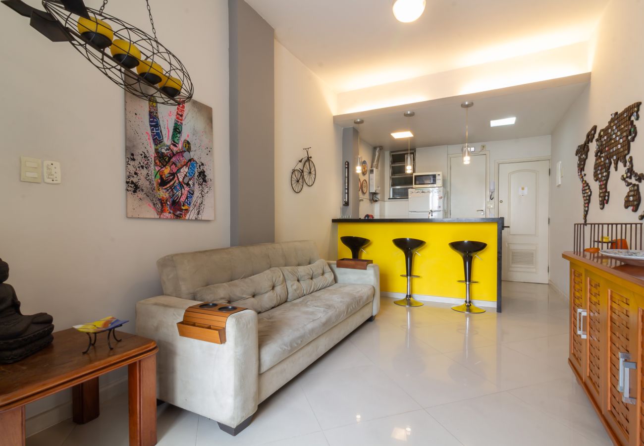 Apartment in Rio de Janeiro - 450 metros da praia do Leme | PI401