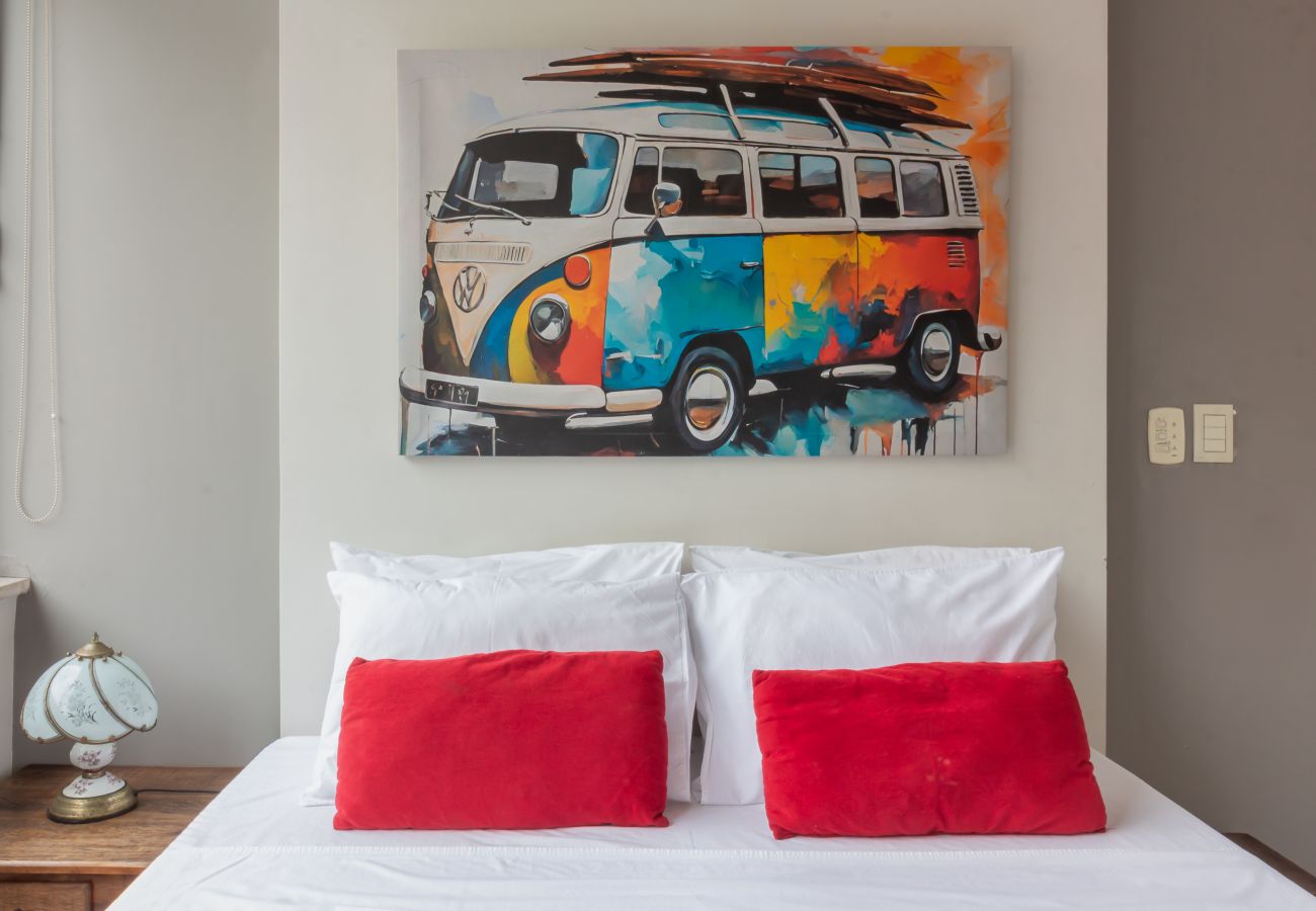 Apartment in Rio de Janeiro - 450 metros da praia do Leme | PI401