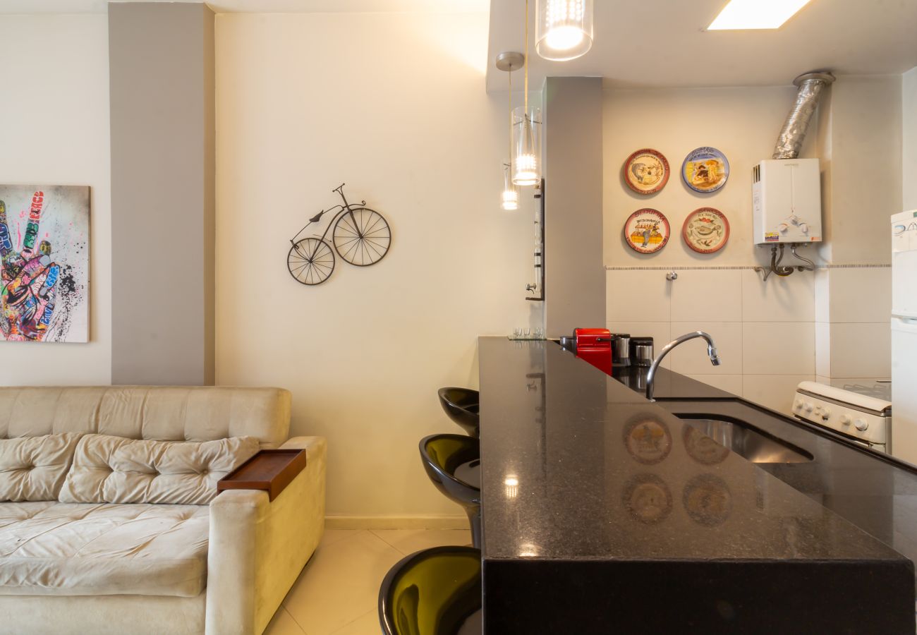 Apartment in Rio de Janeiro - 450 metros da praia do Leme | PI401