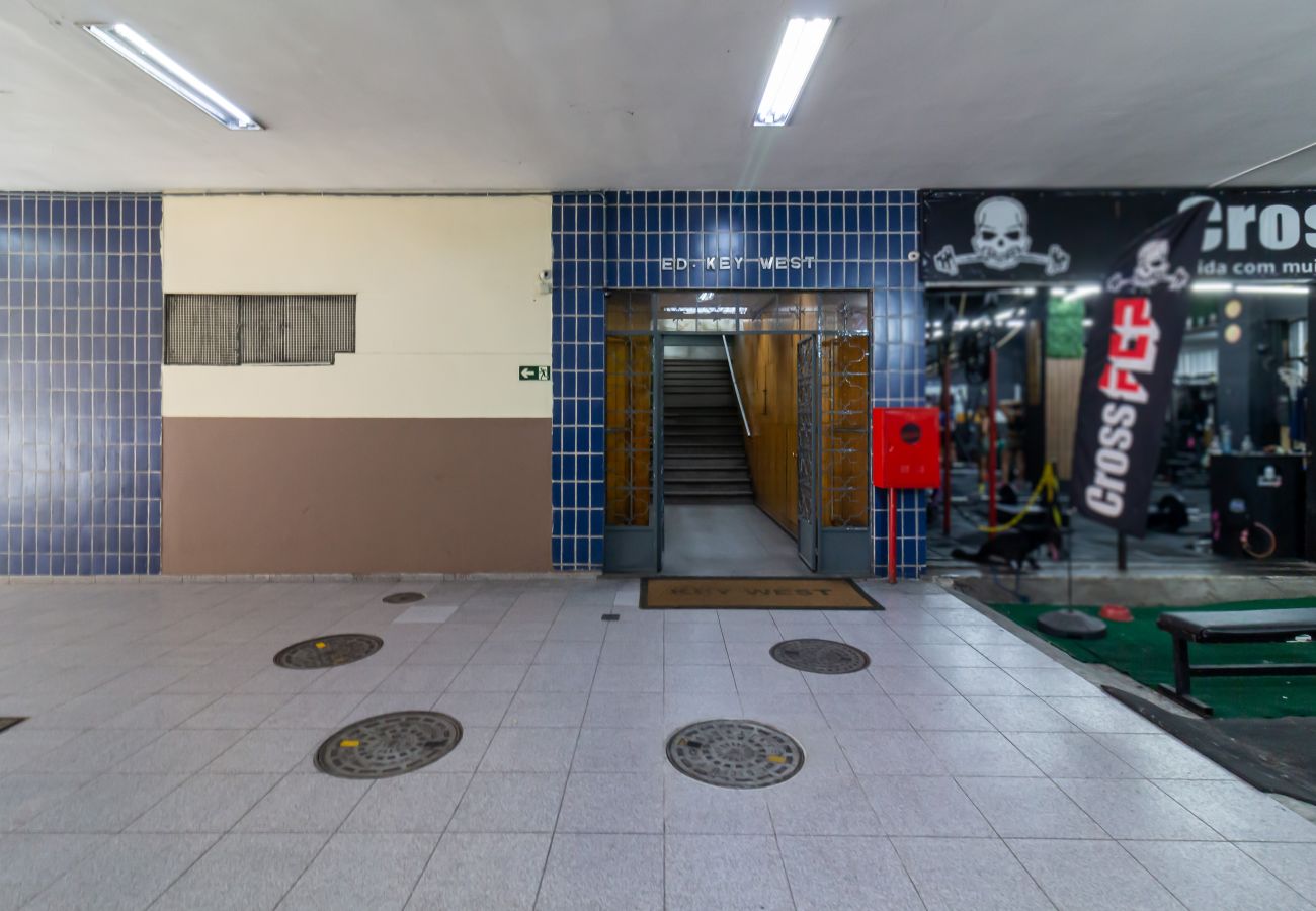 Apartment in Rio de Janeiro - 450 metros da praia do Leme | PI401