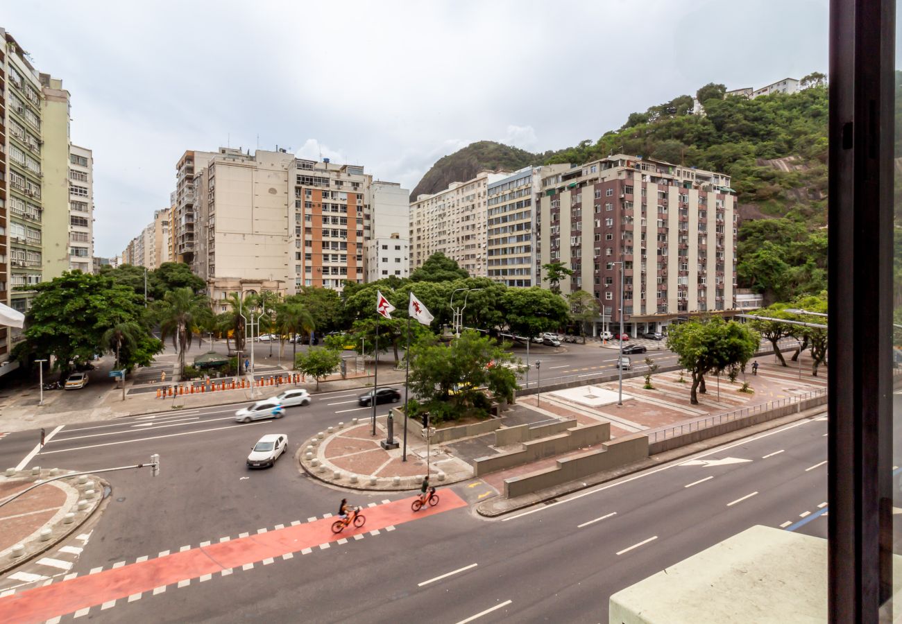 Apartment in Rio de Janeiro - 450 metros da praia do Leme | PI401