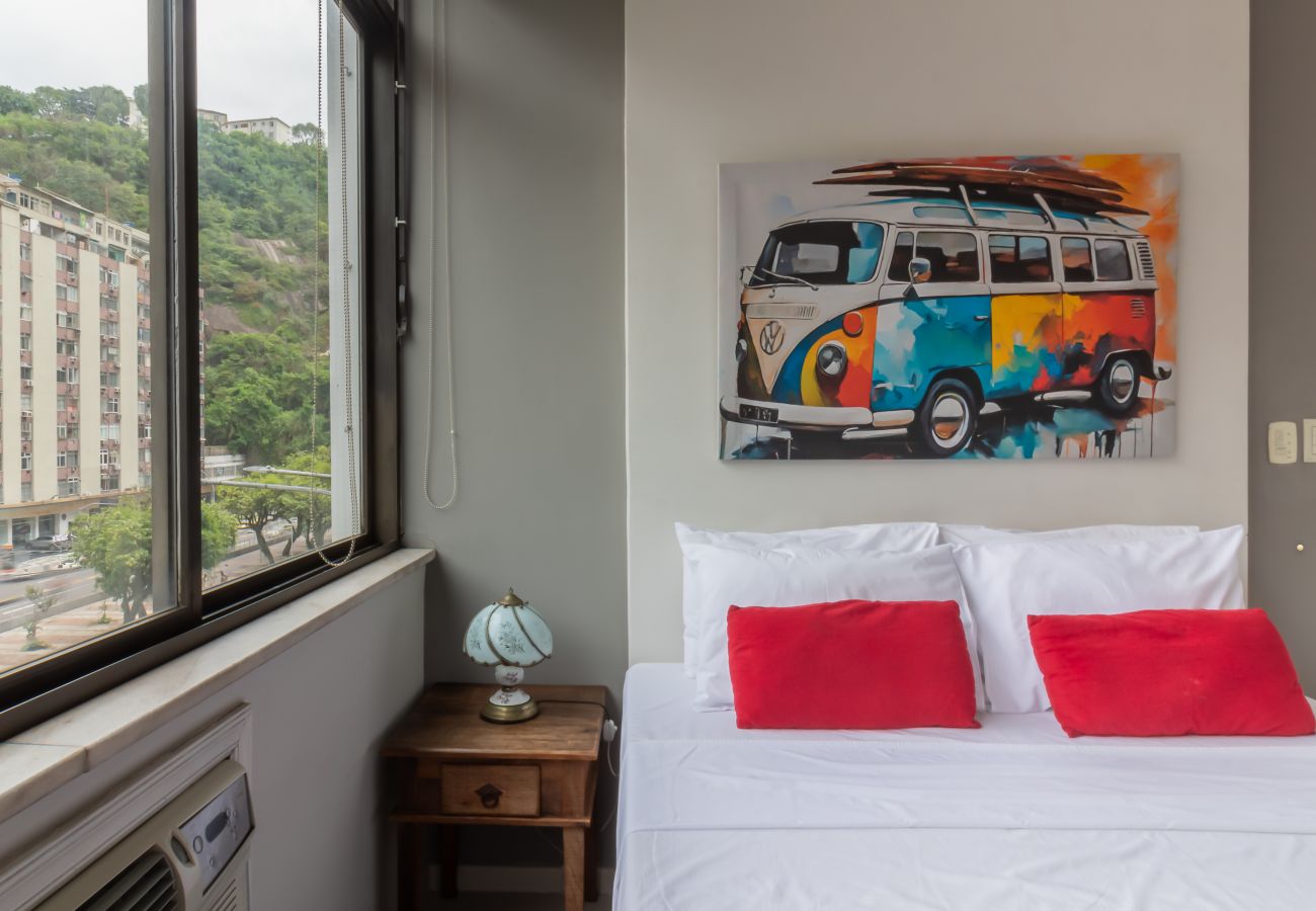 Apartment in Rio de Janeiro - 450 metros da praia do Leme | PI401