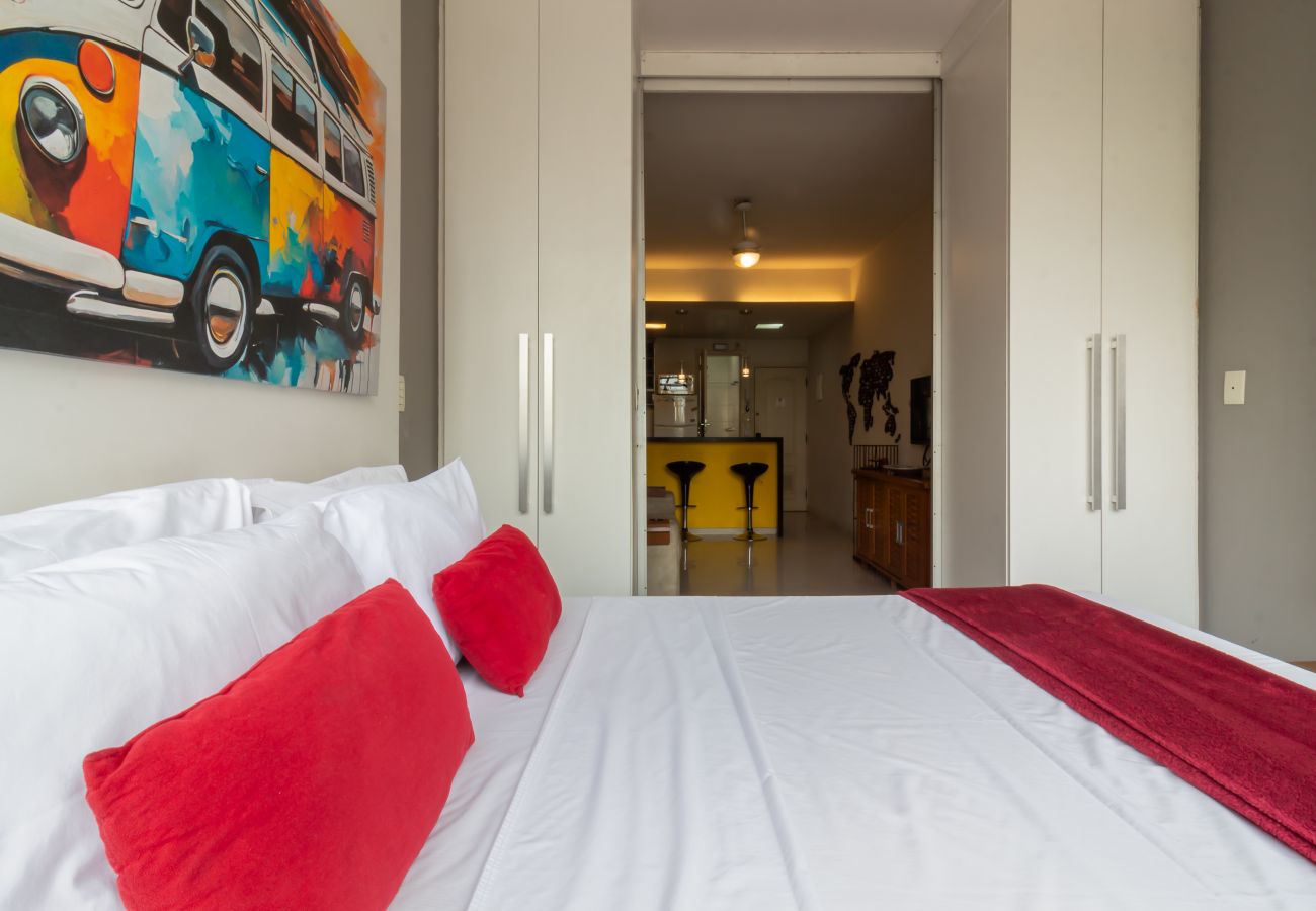 Apartment in Rio de Janeiro - 450 metros da praia do Leme | PI401