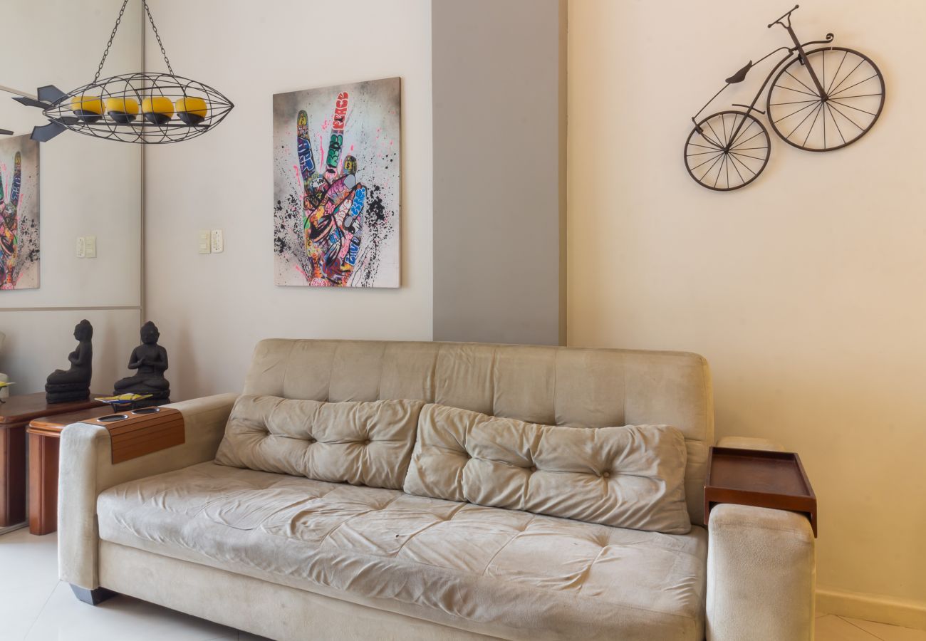 Apartment in Rio de Janeiro - 450 metros da praia do Leme | PI401