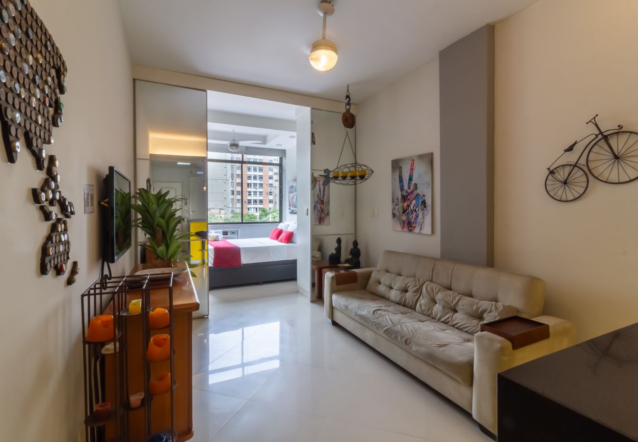 Apartment in Rio de Janeiro - 450 metros da praia do Leme | PI401
