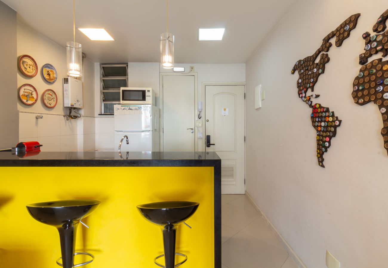 Apartment in Rio de Janeiro - 450 metros da praia do Leme | PI401
