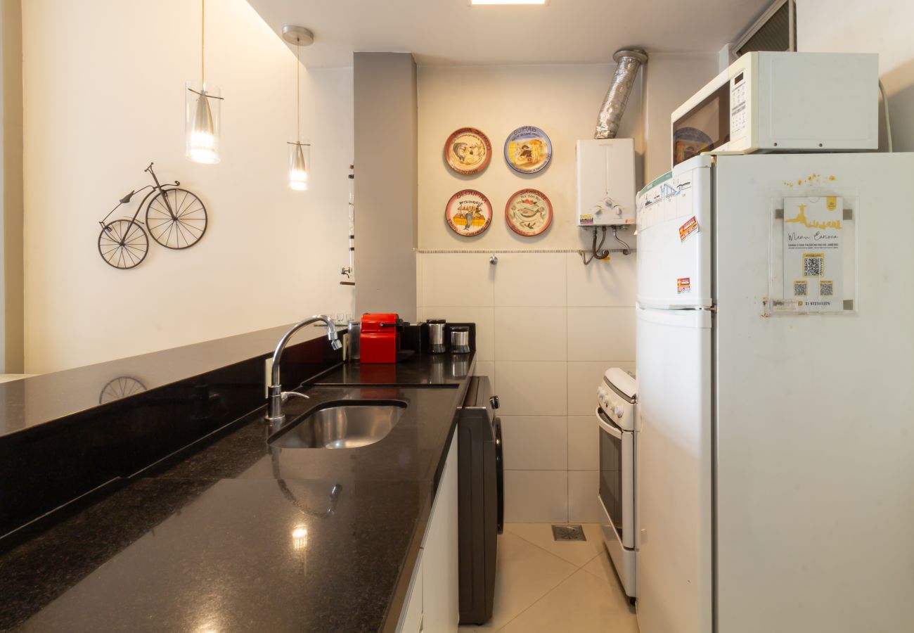 Apartment in Rio de Janeiro - 450 metros da praia do Leme | PI401