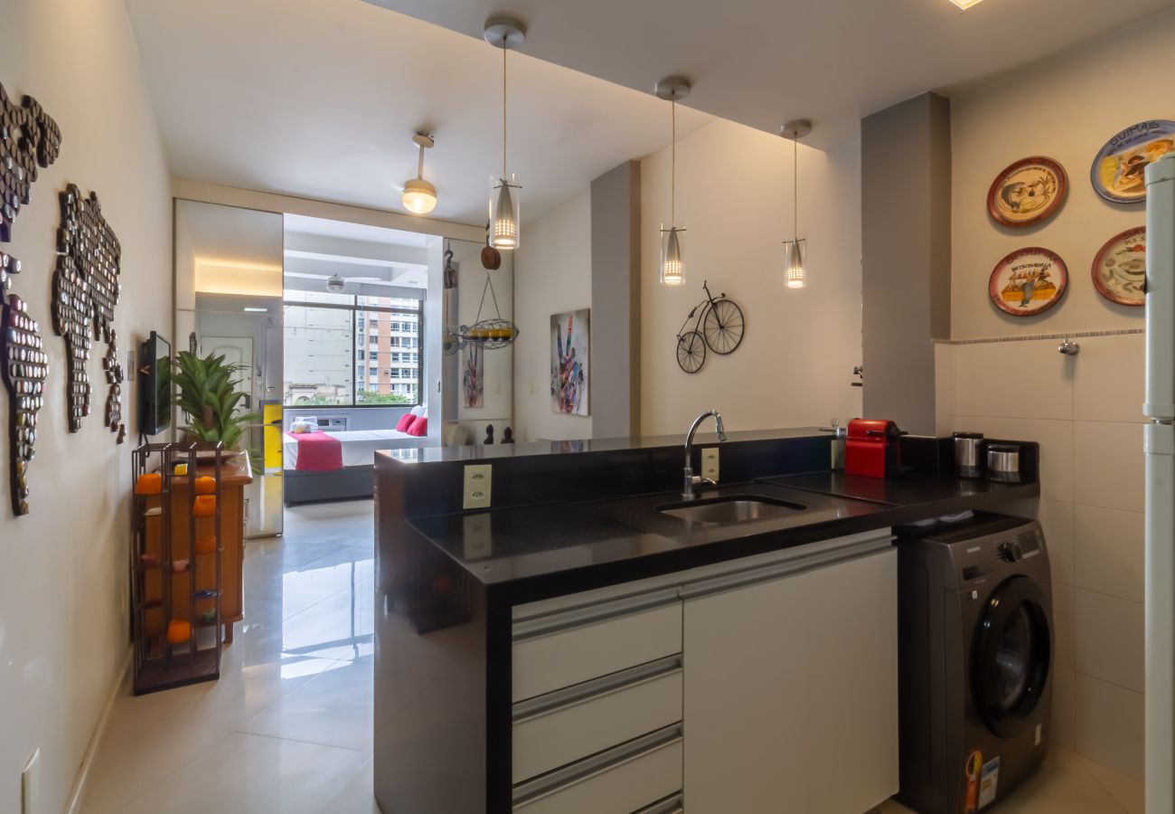 Apartment in Rio de Janeiro - 450 metros da praia do Leme | PI401