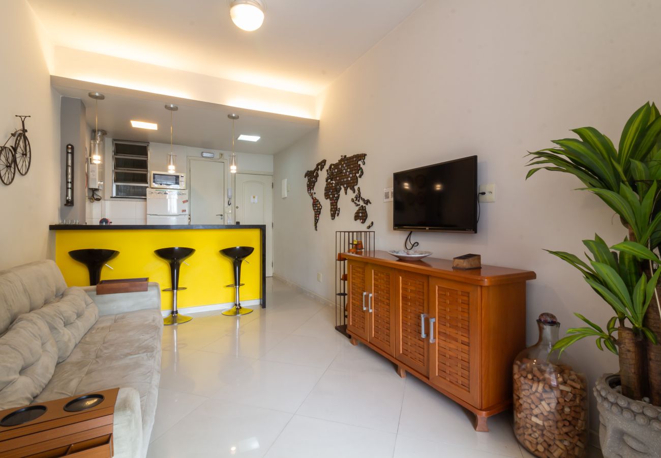 Apartment in Rio de Janeiro - 450 metros da praia do Leme | PI401