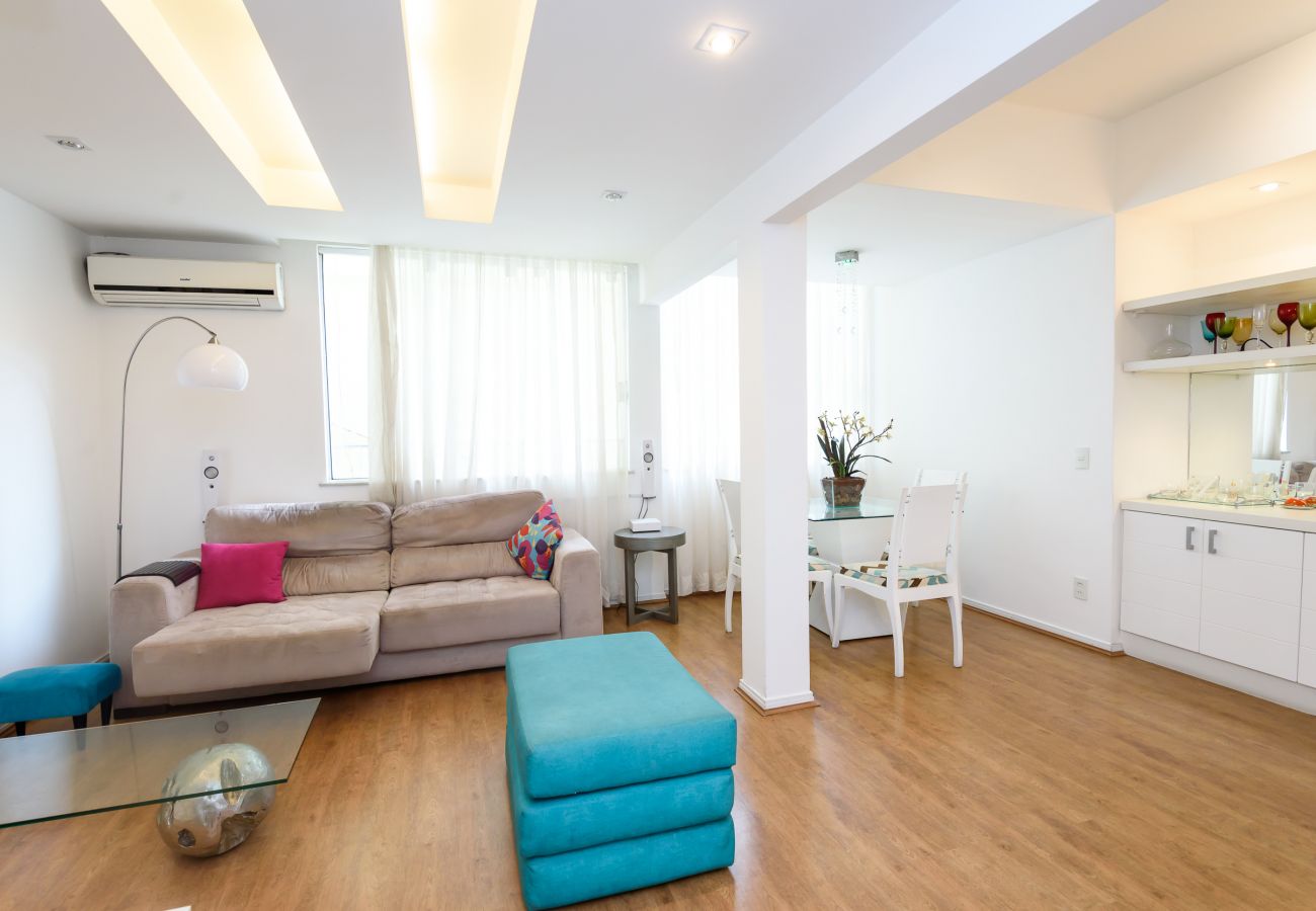 Apartment in Rio de Janeiro - Iluminado em Copacabana |Paisagem leve| BC706 