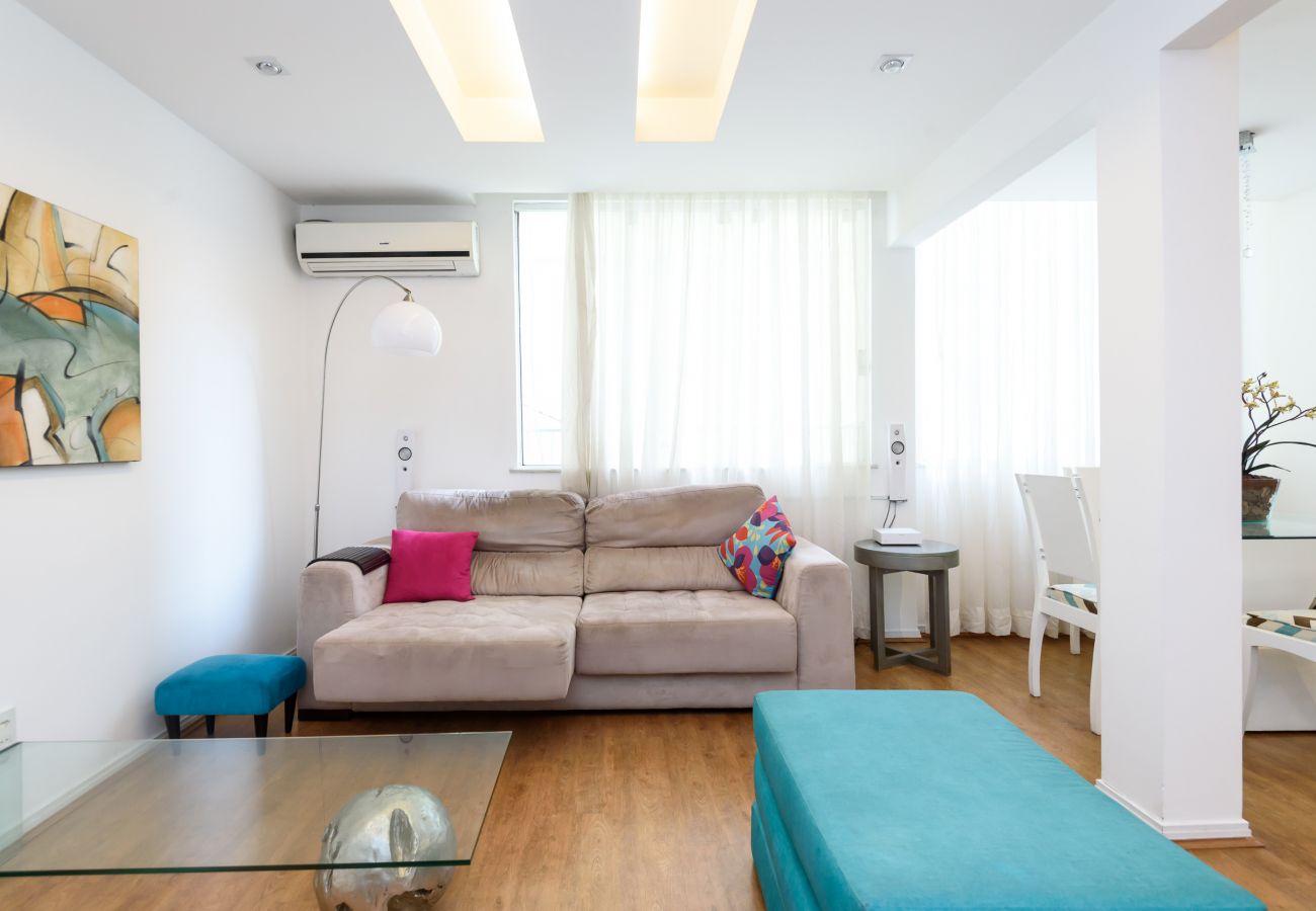 Apartment in Rio de Janeiro - Iluminado em Copacabana |Paisagem leve| BC706 