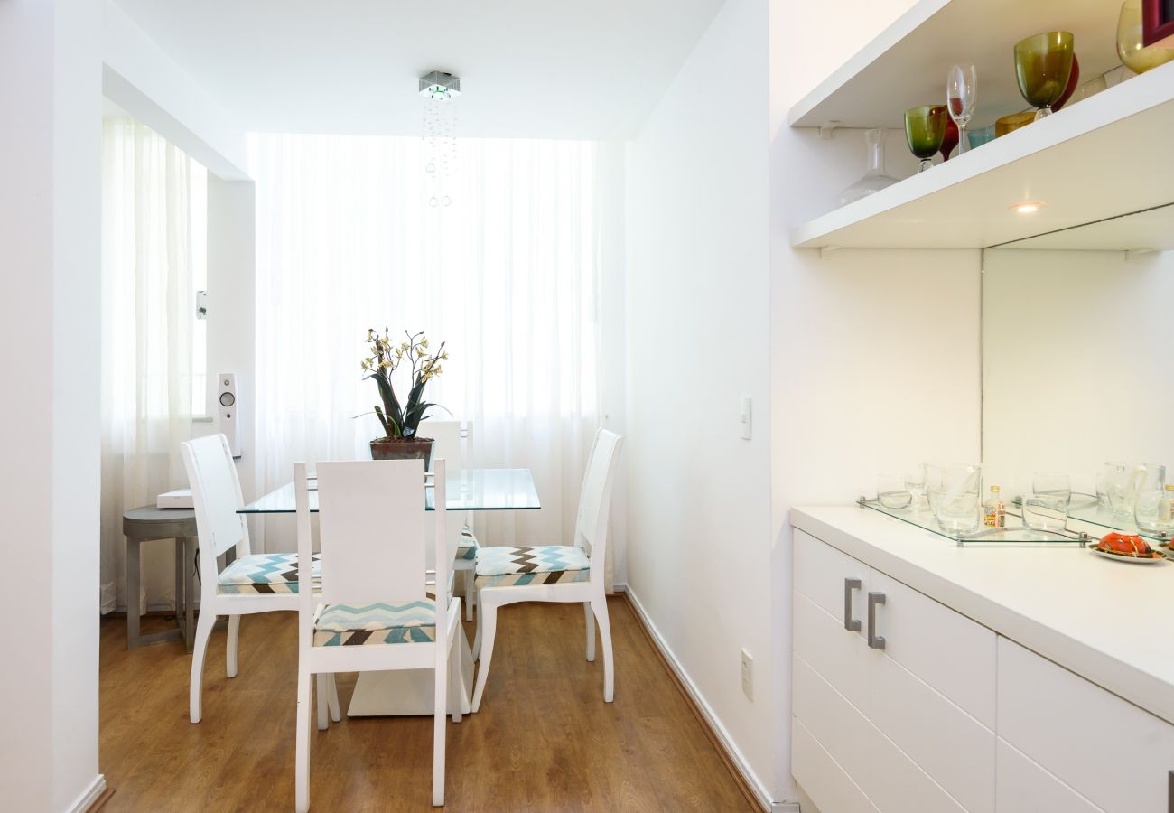Apartment in Rio de Janeiro - Iluminado em Copacabana |Paisagem leve| BC706 