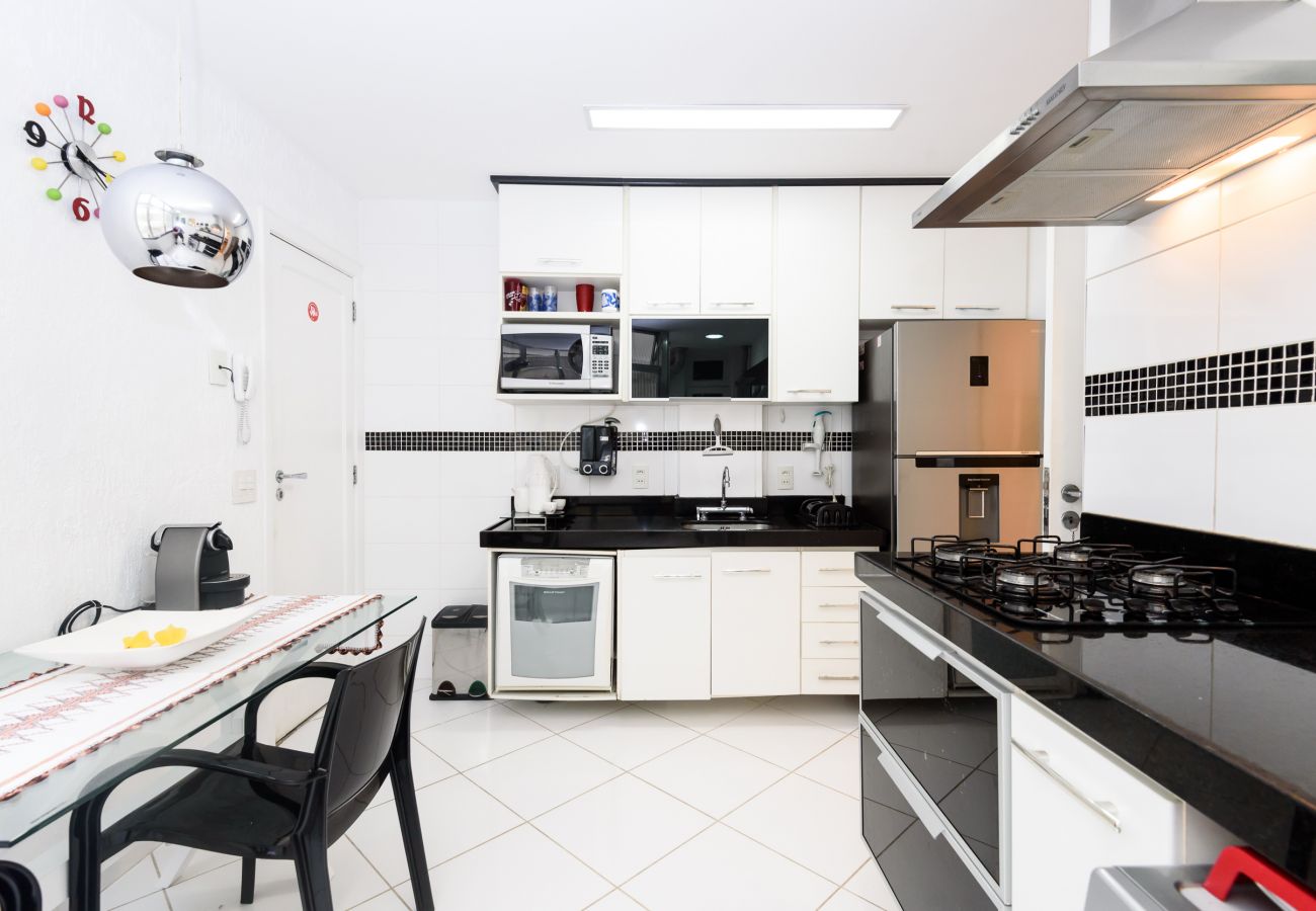 Apartment in Rio de Janeiro - Iluminado em Copacabana |Paisagem leve| BC706 