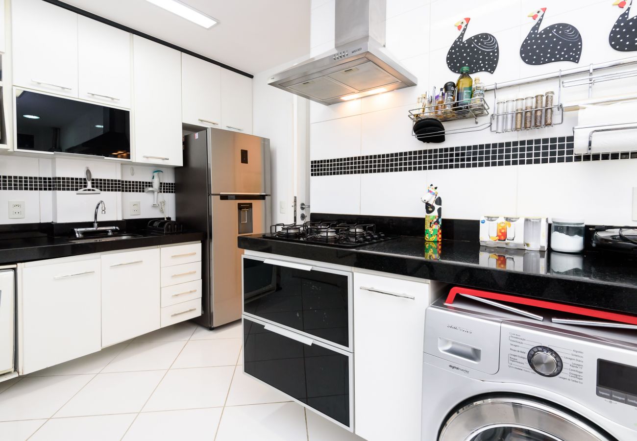 Apartment in Rio de Janeiro - Iluminado em Copacabana |Paisagem leve| BC706 