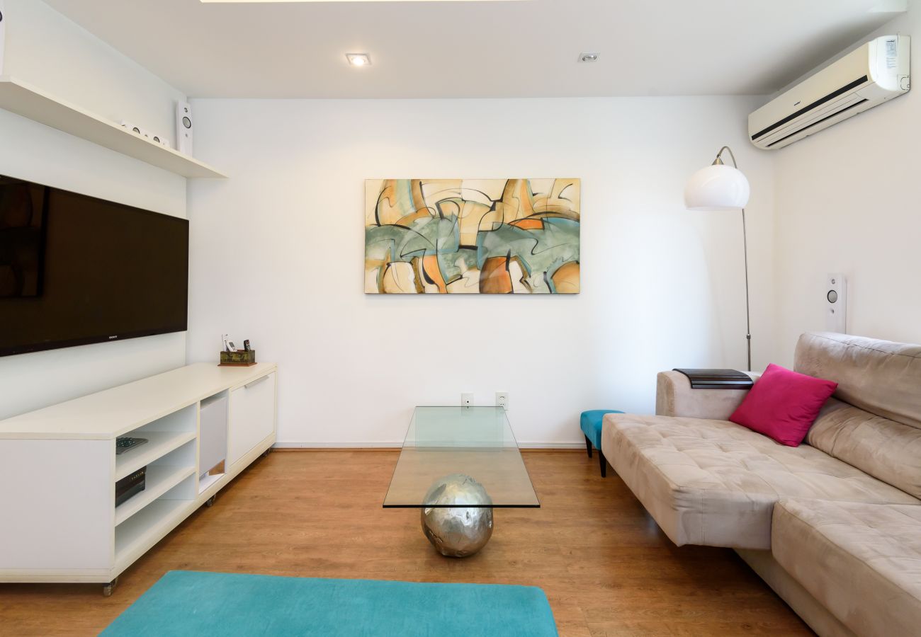 Apartment in Rio de Janeiro - Iluminado em Copacabana |Paisagem leve| BC706 