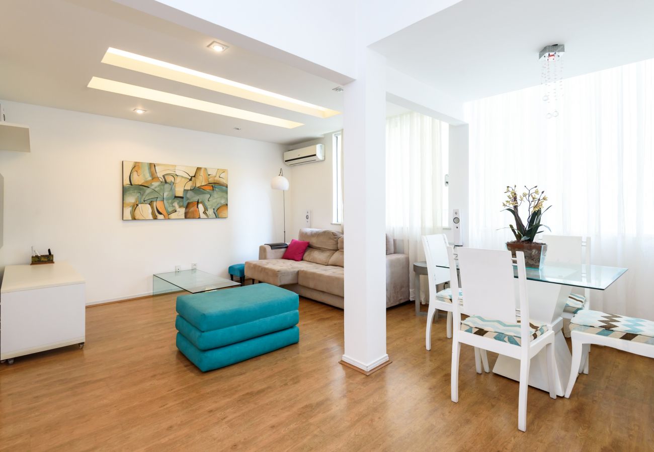 Apartment in Rio de Janeiro - Iluminado em Copacabana |Paisagem leve| BC706 