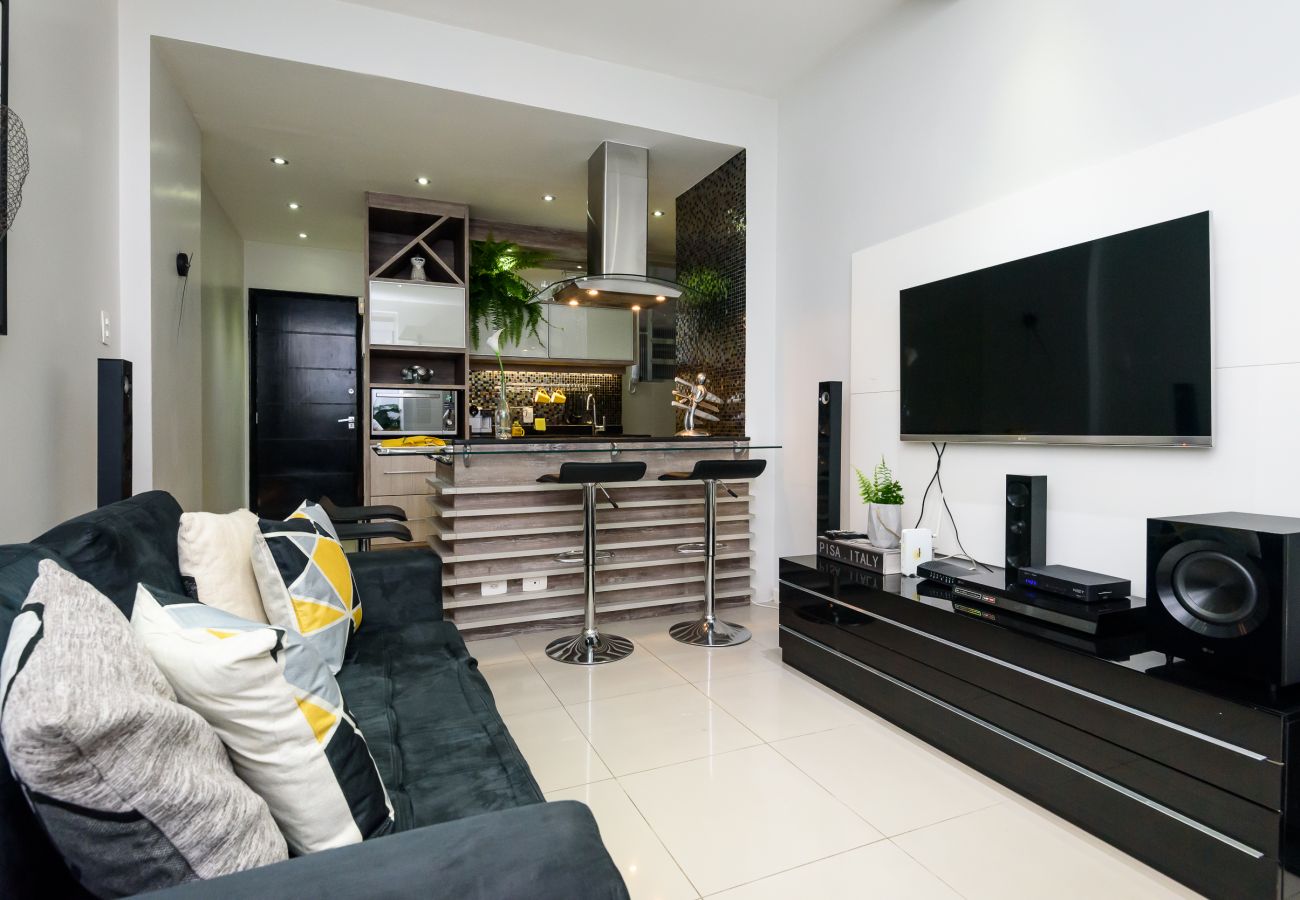 Apartment in Rio de Janeiro - 800m da Praia de Copacabana | BC101