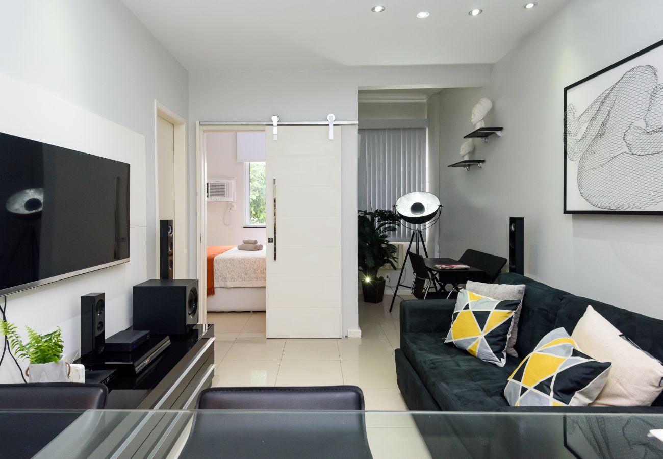 Apartment in Rio de Janeiro - 800m da Praia de Copacabana | BC101