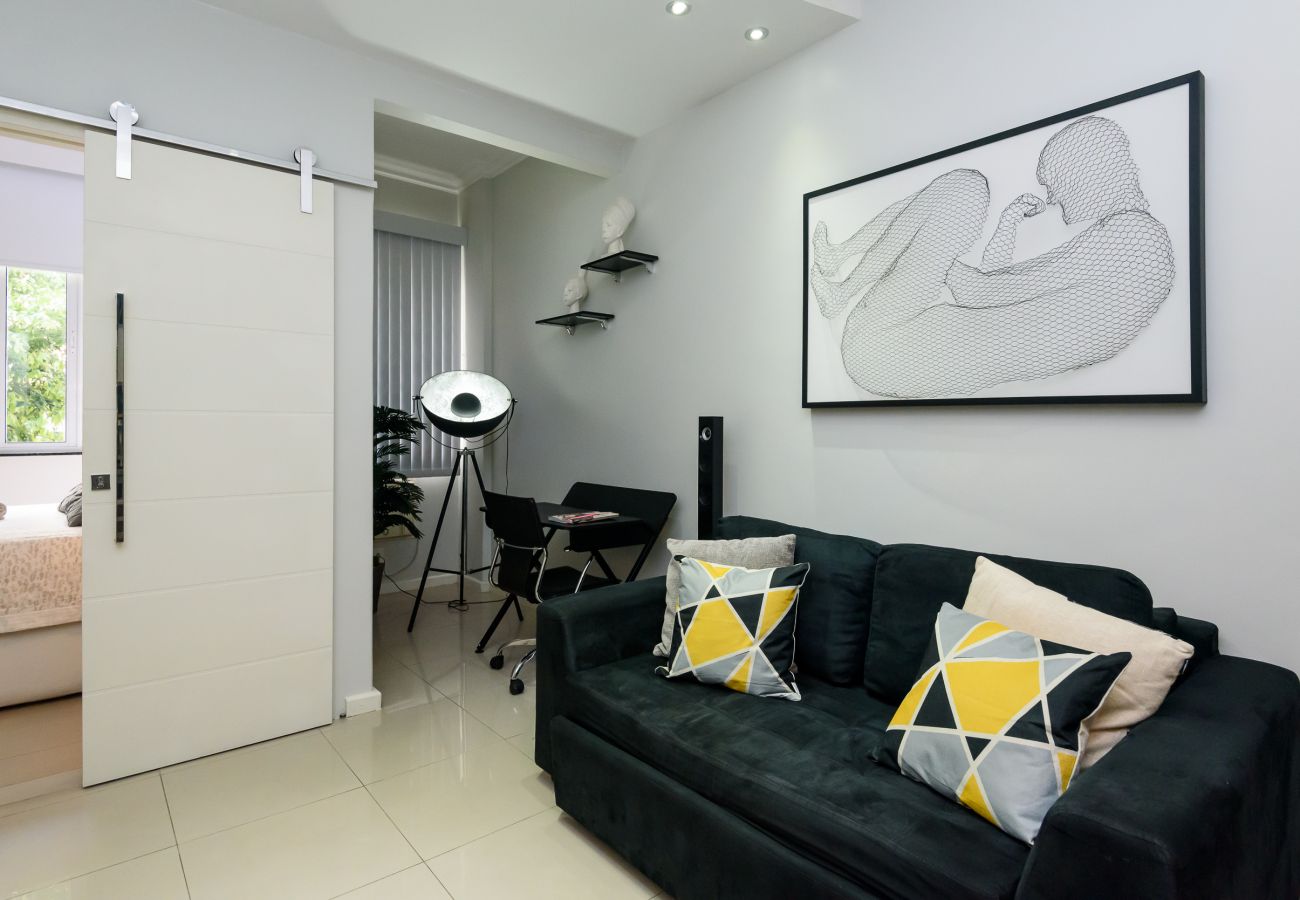Apartment in Rio de Janeiro - 800m da Praia de Copacabana | BC101
