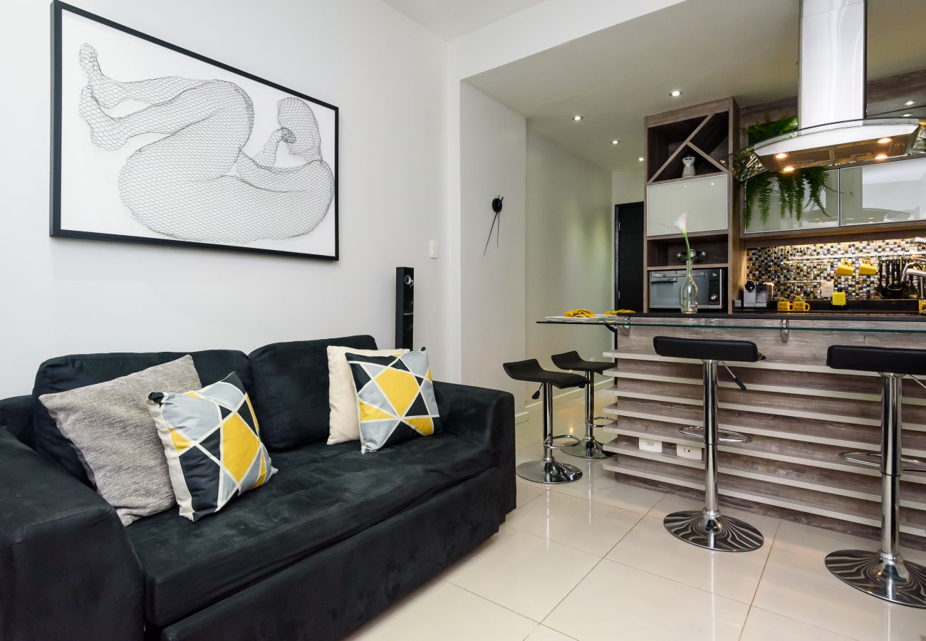 Apartment in Rio de Janeiro - 800m da Praia de Copacabana | BC101
