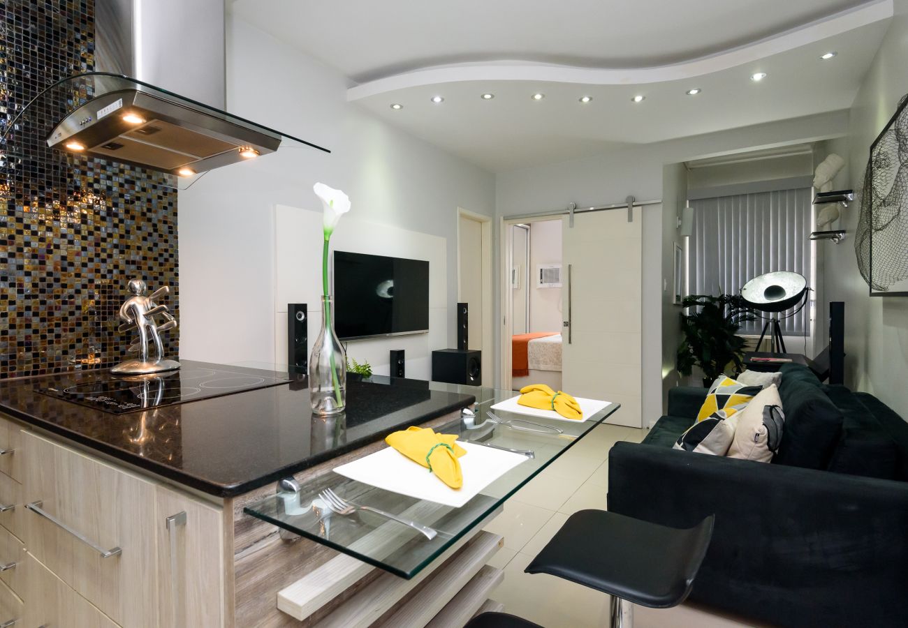 Apartment in Rio de Janeiro - 800m da Praia de Copacabana | BC101