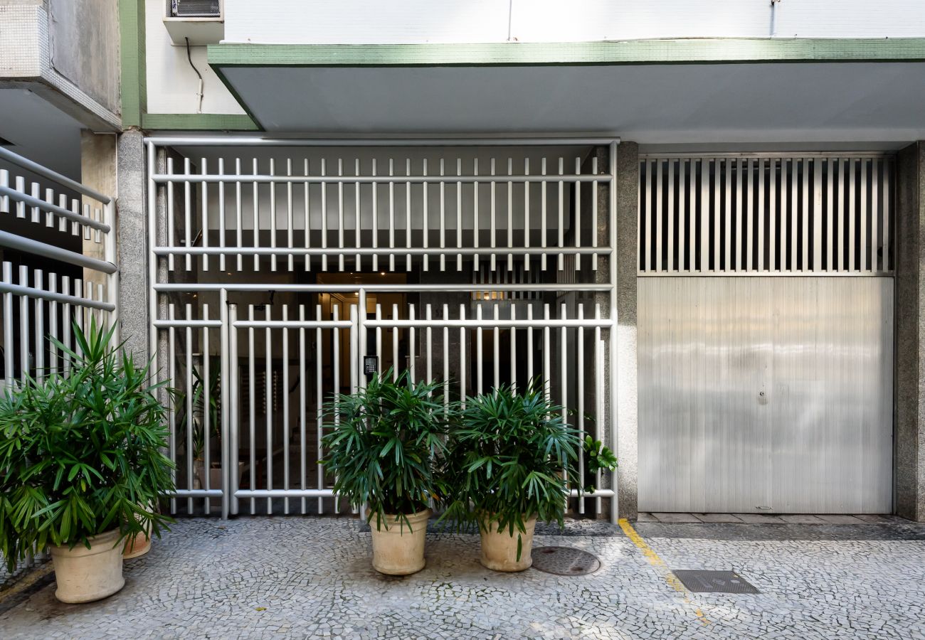Apartment in Rio de Janeiro - 800m da Praia de Copacabana | BC101
