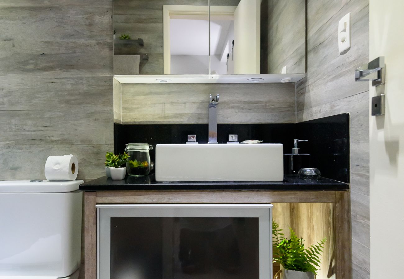 Apartment in Rio de Janeiro - 800m da Praia de Copacabana | BC101