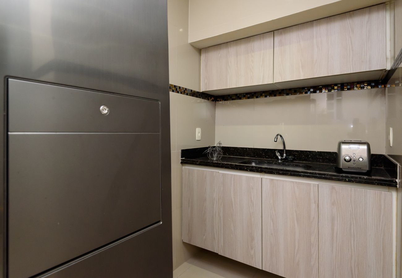 Apartment in Rio de Janeiro - 800m da Praia de Copacabana | BC101