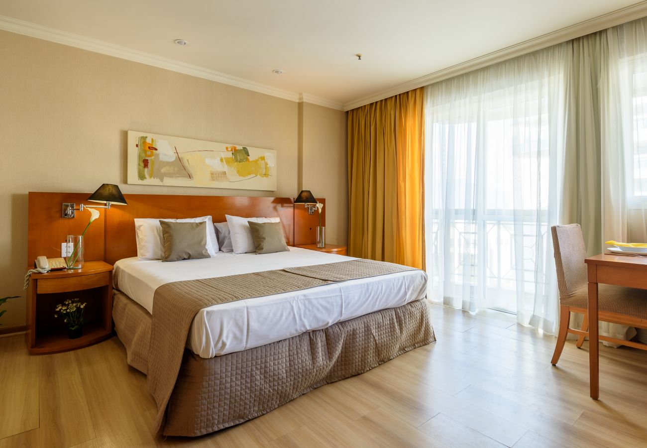 Rent by room in Rio de Janeiro - Suíte, piscina e academia | BPremium T3 Z10